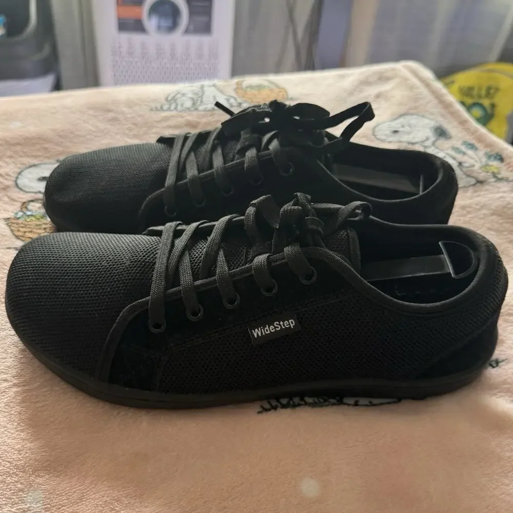 WideStep Black Solid Low Top Lace-Up Men's Athletic Sneakers